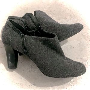 Liz Claiborne Felt Ankle Boots, size 9.5 gray